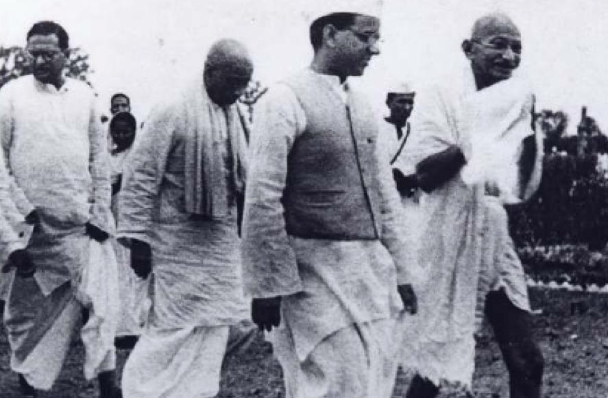 Kamalnayan Bajaj with Gandhi